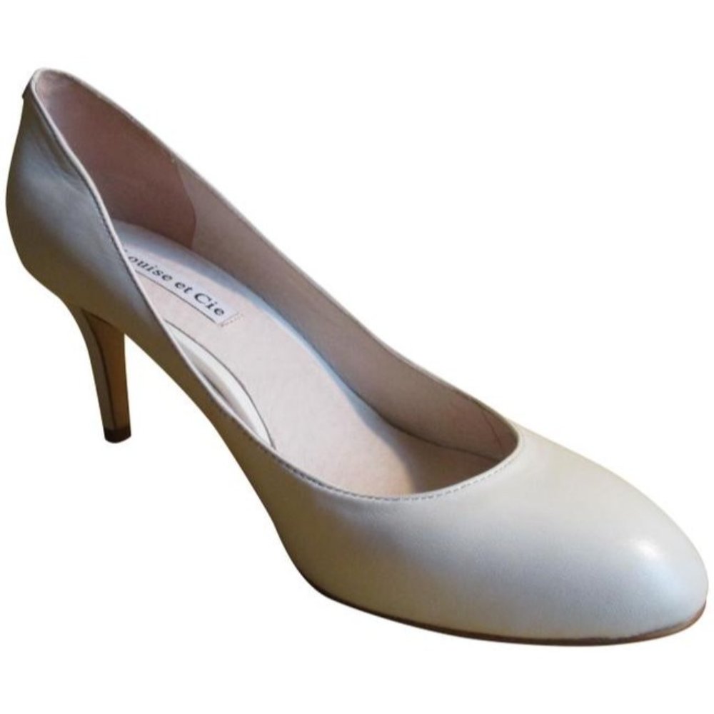 Louise Et Cie Cream Celica Cotton Tail Off White Nappa Almond Pumps - Size 8M